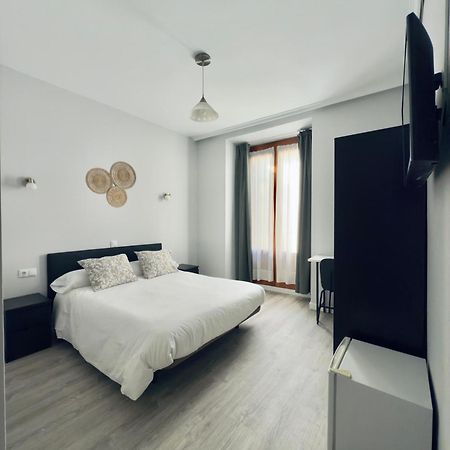 Hostal Conde De Alba Μαδρίτη Εξωτερικό φωτογραφία