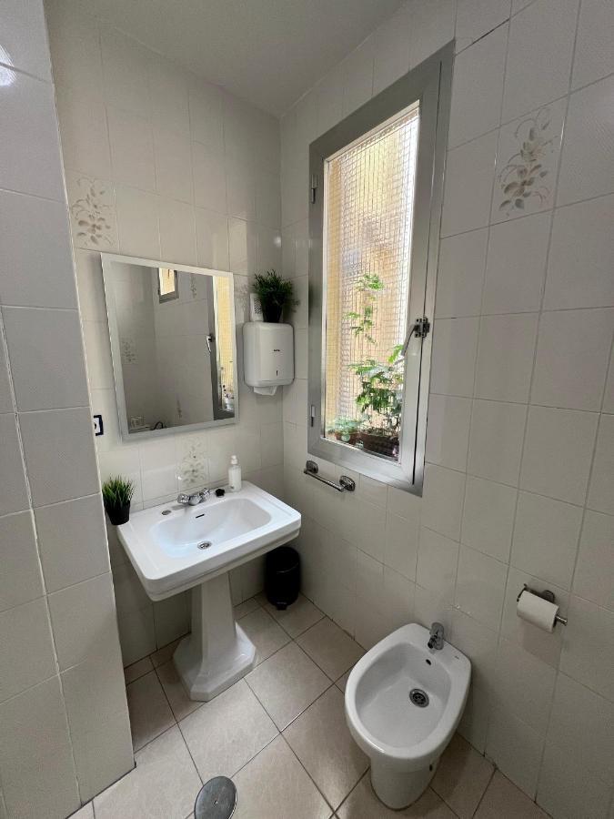 Hostal Conde De Alba Μαδρίτη Εξωτερικό φωτογραφία