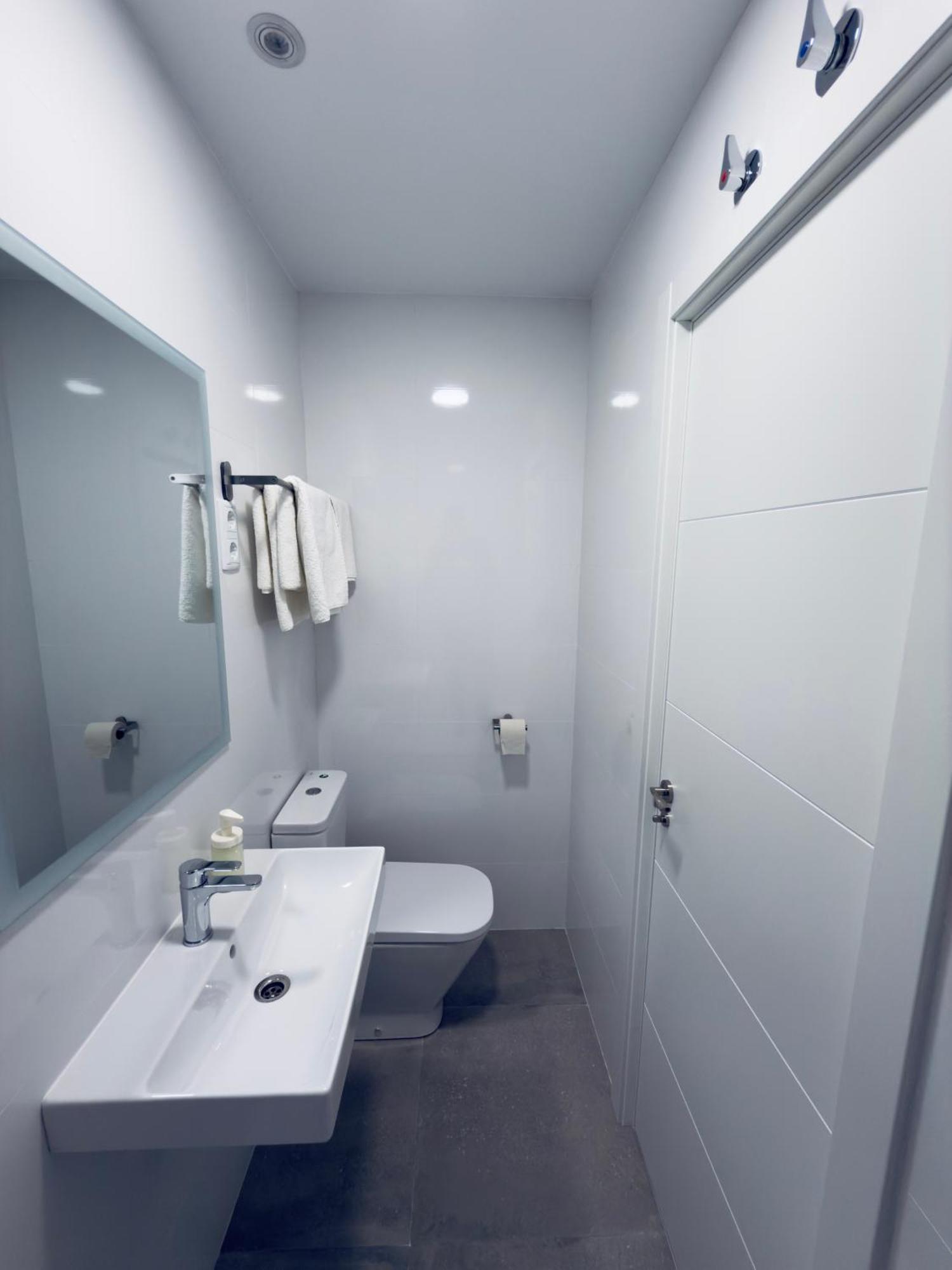 Hostal Conde De Alba Μαδρίτη Εξωτερικό φωτογραφία