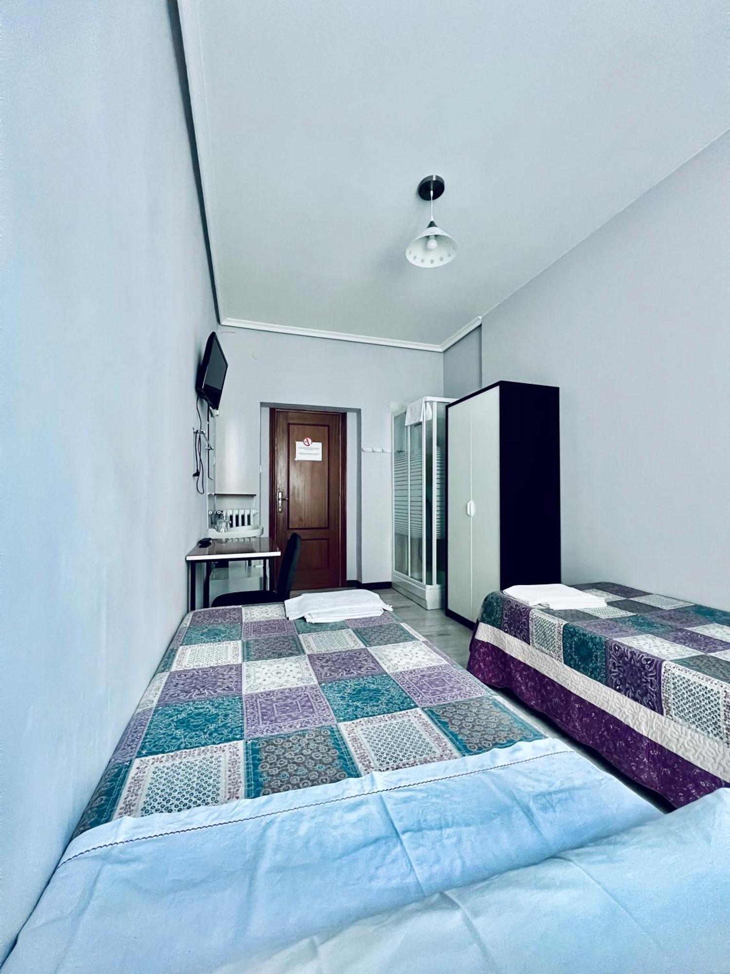Hostal Conde De Alba Μαδρίτη Εξωτερικό φωτογραφία