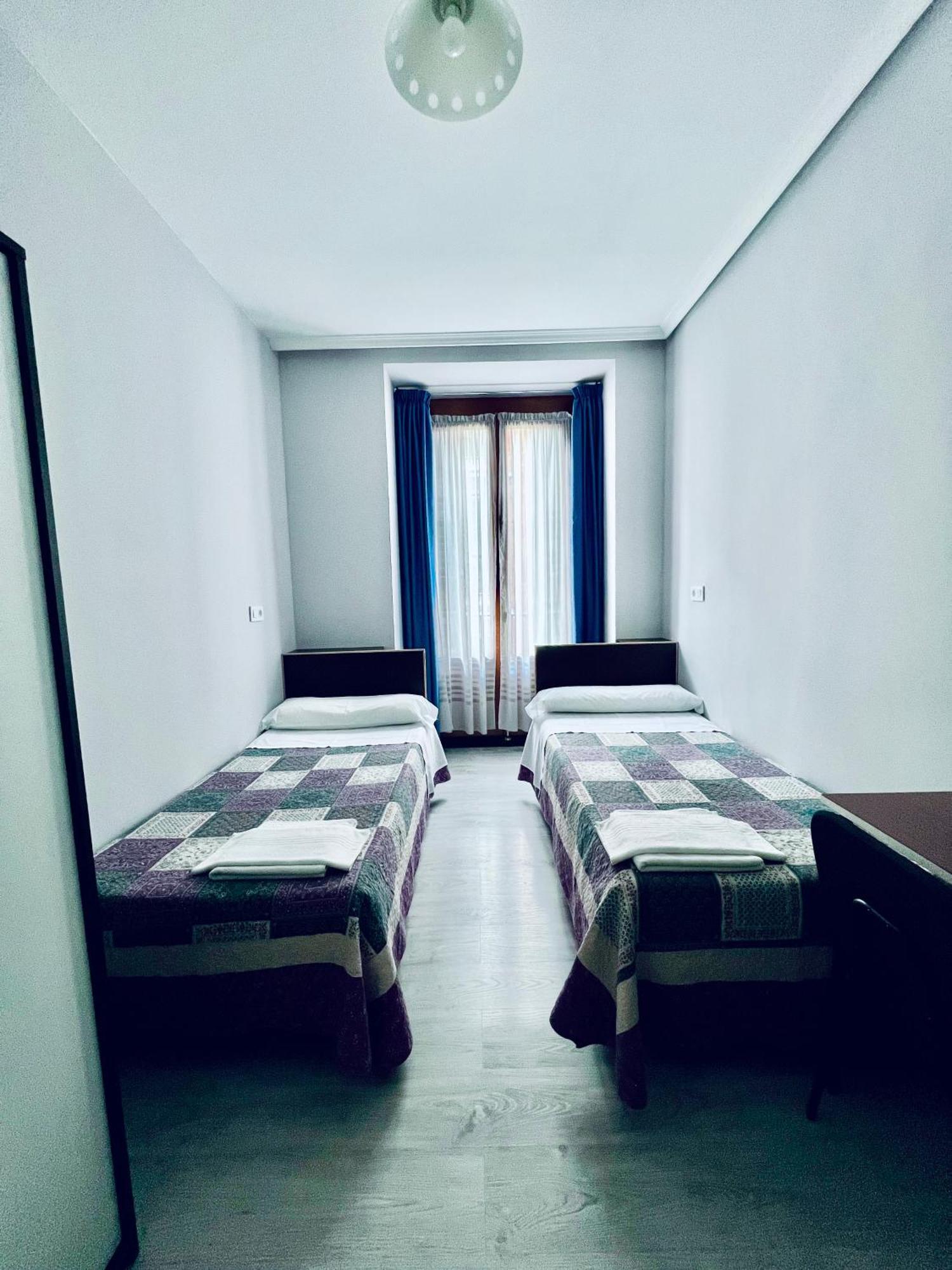 Hostal Conde De Alba Μαδρίτη Εξωτερικό φωτογραφία